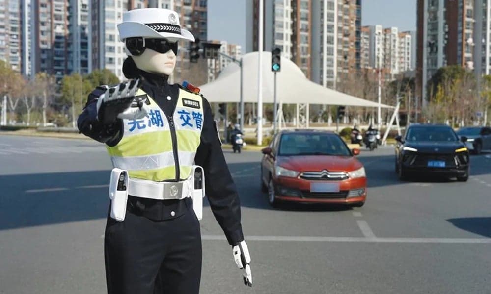 Atur Lalu Lintas, China Resmi Terjunkan Robot Polisi di Jalan Atur Lalu Lintas, China Resmi Terjunkan Robot Polisi di Jalan