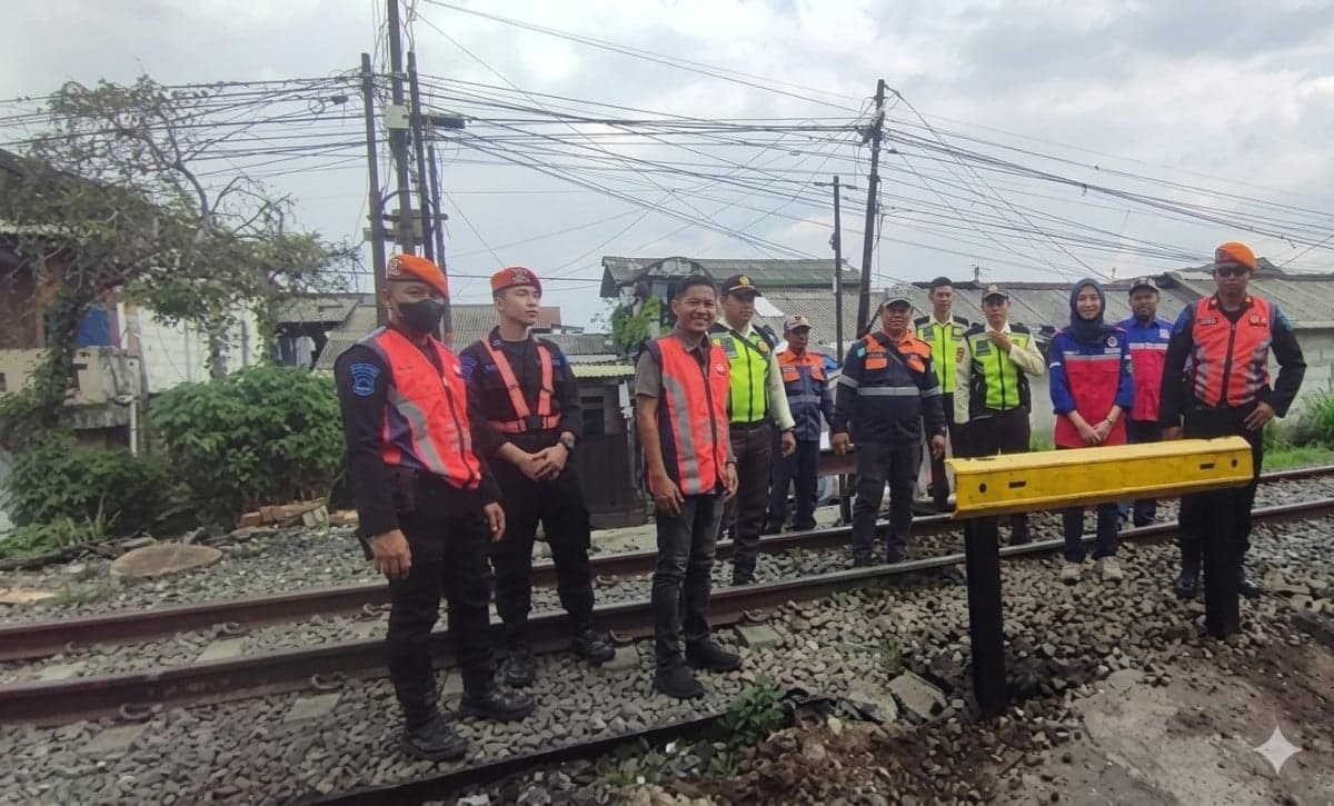 Tekan Risiko Kecelakaan, KAI Daop 1 Jakarta Tutup Sejumlah Pelintasan Sebidang Liar Tekan Risiko Kecelakaan, KAI Daop 1 Jakarta Tutup Sejumlah Pelintasan Sebidang Liar