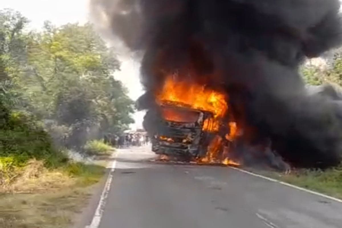Polisi Temukan Tabung Gas hingga Alat Motor di Bus ALS yang Tabrak Truk Tangki Polisi Temukan Tabung Gas hingga Alat Motor di Bus ALS yang Tabrak Truk Tangki