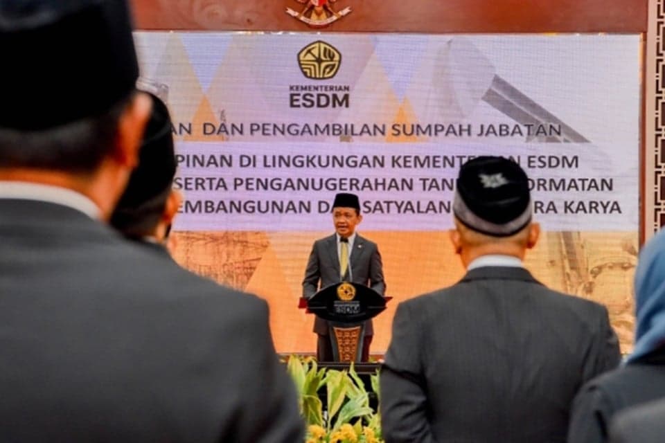 Bahlil Ganti 19 Pejabat ESDM Eselon II: Tak Boleh Lagi Obral Izin Tambang Bahlil Ganti 19 Pejabat ESDM Eselon II: Tak Boleh Lagi Obral Izin Tambang