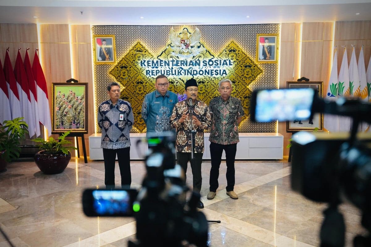 Gus Ipul Bentuk Tim Khusus Dalami Isu Pengadaan Sepatu Sekolah Rakyat, Dipimpin Agus Jabo Gus Ipul Bentuk Tim Khusus Dalami Isu Pengadaan Sepatu Sekolah Rakyat, Dipimpin Agus Jabo
