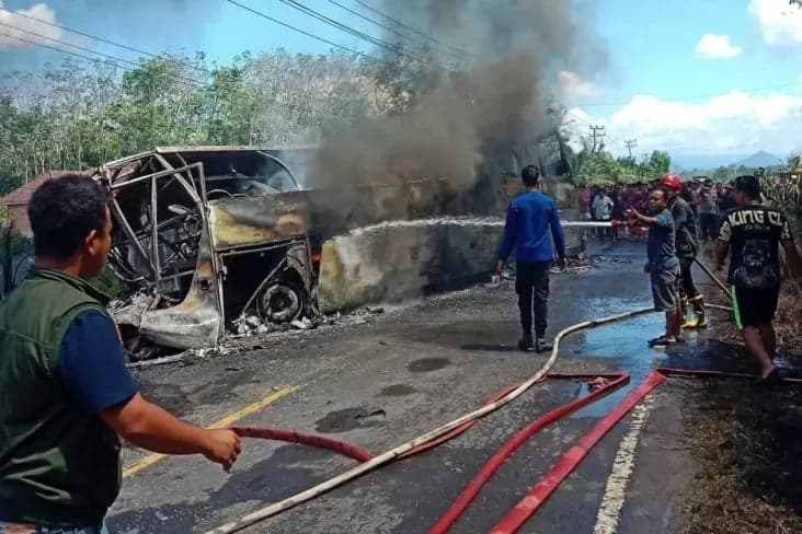 Polisi Percepat Identifikasi Korban Kecelakaan Maut Bus ALS vs Truk Tangki di Sumsel Polisi Percepat Identifikasi Korban Kecelakaan Maut Bus ALS vs Truk Tangki di Sumsel