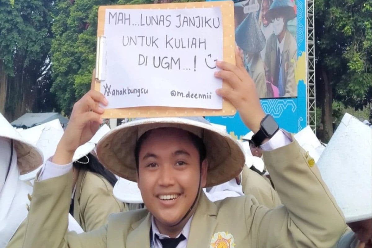 Kisah Deni Maulana, Anak PMI Yordania yang Sukses Jadi Mahasiswa Berprestasi UGM Kisah Deni Maulana, Anak PMI Yordania yang Sukses Jadi Mahasiswa Berprestasi UGM