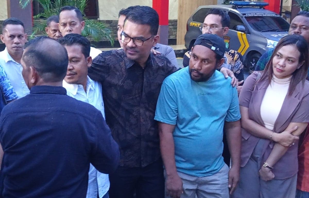 Bro Ron Rangkul Pemukulnya: Ada Miskomunikasi Bro Ron Rangkul Pemukulnya: Ada Miskomunikasi