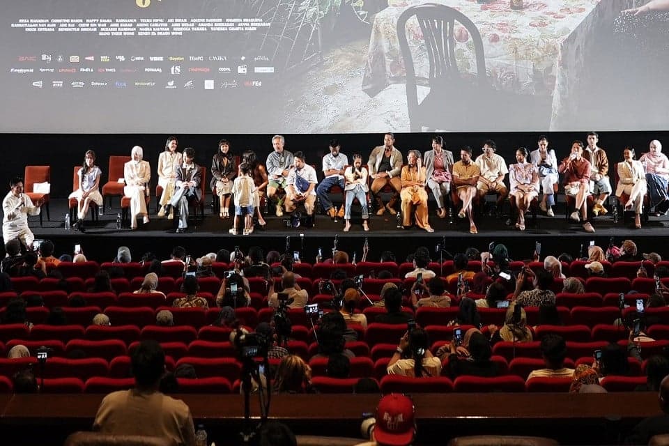 Baim Wong Hadirkan Drama Keluarga Penuh Air Mata lewat Film 'Semua Akan Baik-Baik Saja' Baim Wong Hadirkan Drama Keluarga Penuh Air Mata lewat Film 'Semua Akan Baik-Baik Saja'
