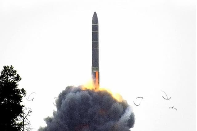 Rusia Isyaratkan Akan Unjuk Kekuatan Rudal Nuklir Jelang Parade Hari Kemenangan Rusia Isyaratkan Akan Unjuk Kekuatan Rudal Nuklir Jelang Parade Hari Kemenangan