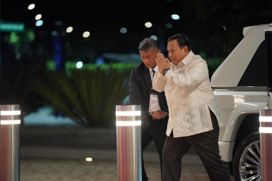 Momen Prabowo Kenakan Barong Motif Batik saat Gala Dinner KTT ke-48 ASEAN Momen Prabowo Kenakan Barong Motif Batik saat Gala Dinner KTT ke-48 ASEAN