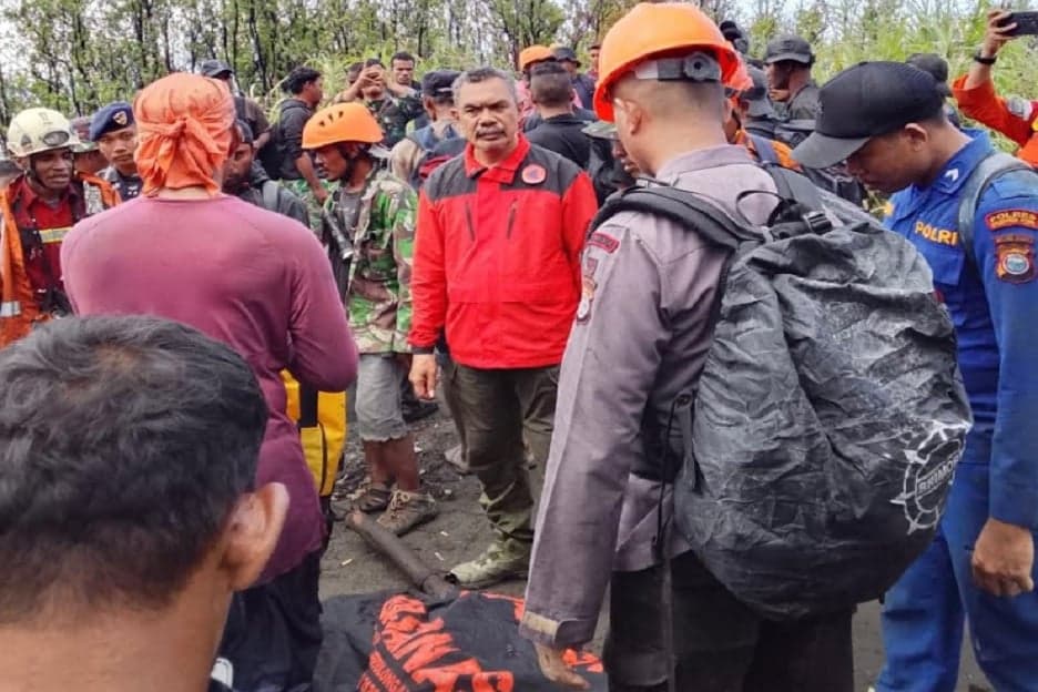 Satu Korban Meninggal Erupsi Gunung Dukono Ditemukan, 2 Lainnya Dalam Pencarian Satu Korban Meninggal Erupsi Gunung Dukono Ditemukan, 2 Lainnya Dalam Pencarian