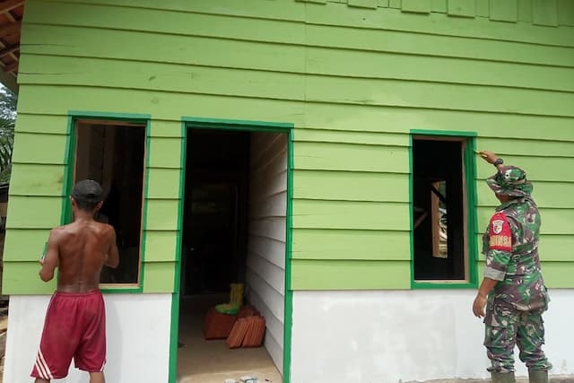 Rumah Warga Disulap Jadi Layak Huni, TMMD Kodim Sarko Hidupkan Harapan di Pedalaman Jambi Rumah Warga Disulap Jadi Layak Huni, TMMD Kodim Sarko Hidupkan Harapan di Pedalaman Jambi