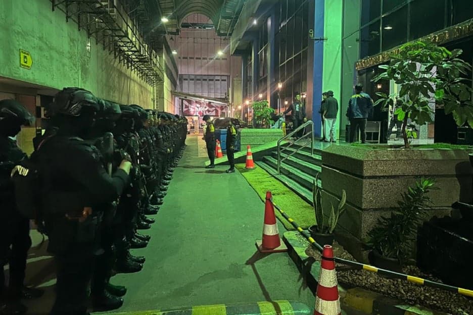 Brimob Jaga Ketat Gedung Perkantoran di Jalan Hayam Wuruk, Ada Apa? Brimob Jaga Ketat Gedung Perkantoran di Jalan Hayam Wuruk, Ada Apa?
