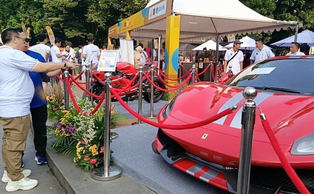 Barang Lelang Hasil Rampasan Dipamerkan Kejagung di CFD, Ada Ferrari hingga Lukisan Emas Barang Lelang Hasil Rampasan Dipamerkan Kejagung di CFD, Ada Ferrari hingga Lukisan Emas