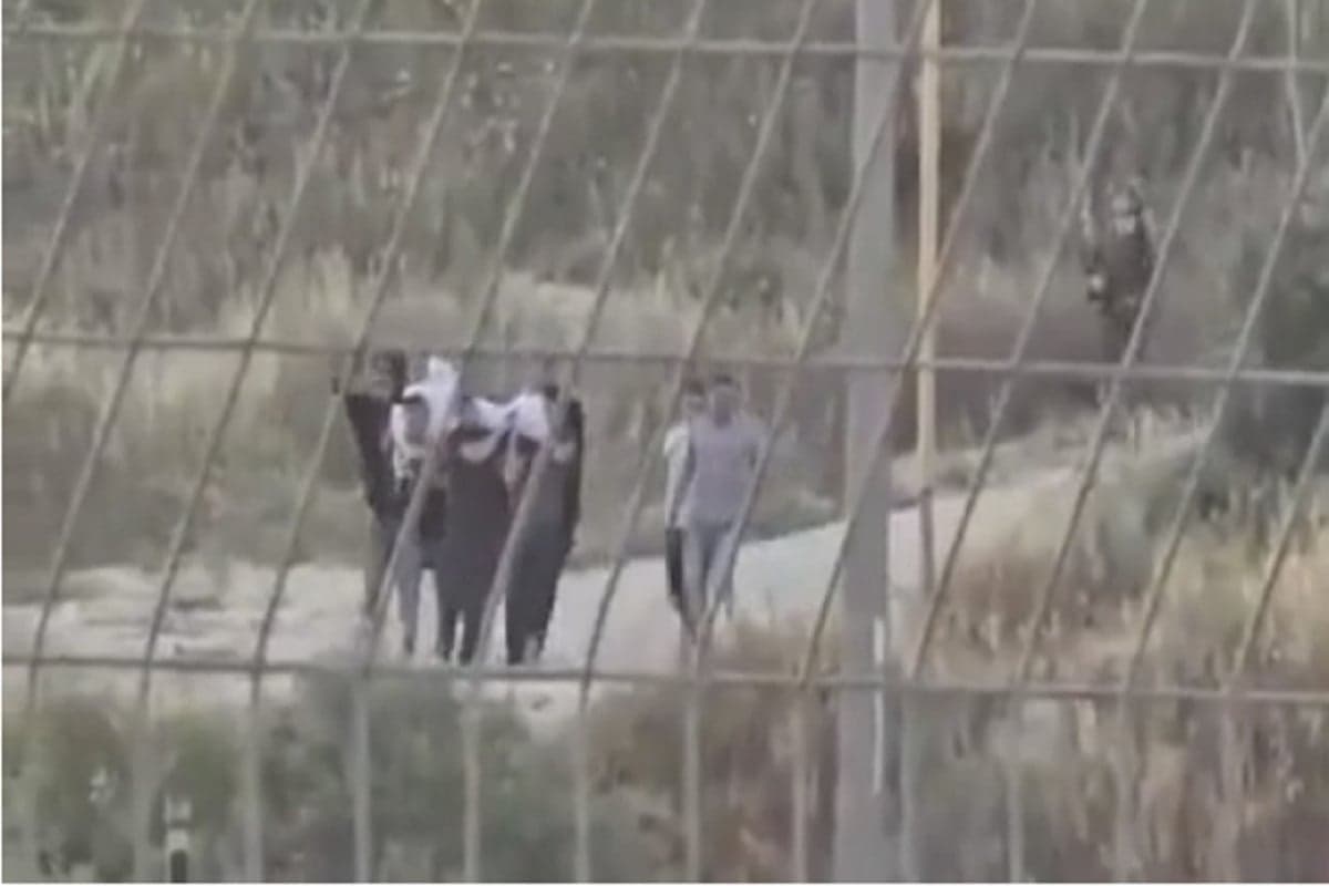 Mengerikan, Para Pemukim Israel Paksa Warga Palestina Gali Kuburan dan Ambil Jenazah di Tanahnya Sendiri Mengerikan, Para Pemukim Israel Paksa Warga Palestina Gali Kuburan dan Ambil Jenazah di Tanahnya Sendiri