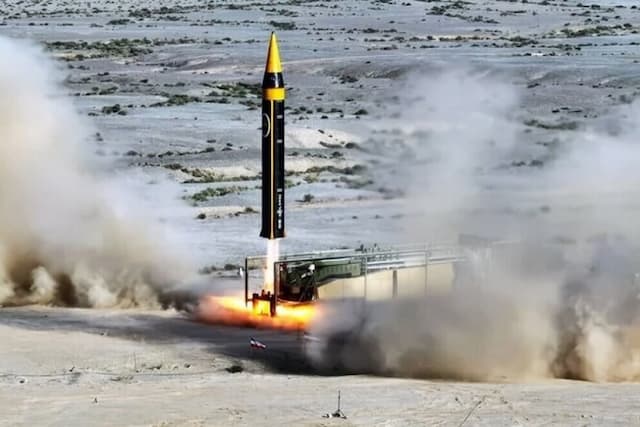 IRGC: Situs Militer AS Akan Diserang Jika Amerika Serang Kapal Iran! IRGC: Situs Militer AS Akan Diserang Jika Amerika Serang Kapal Iran!