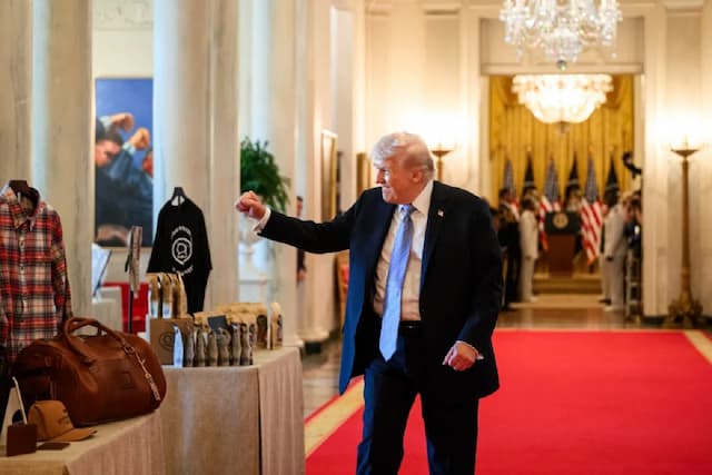 Trump: Iran Menertawakan AS yang Kini Hebat Kembali Trump: Iran Menertawakan AS yang Kini Hebat Kembali