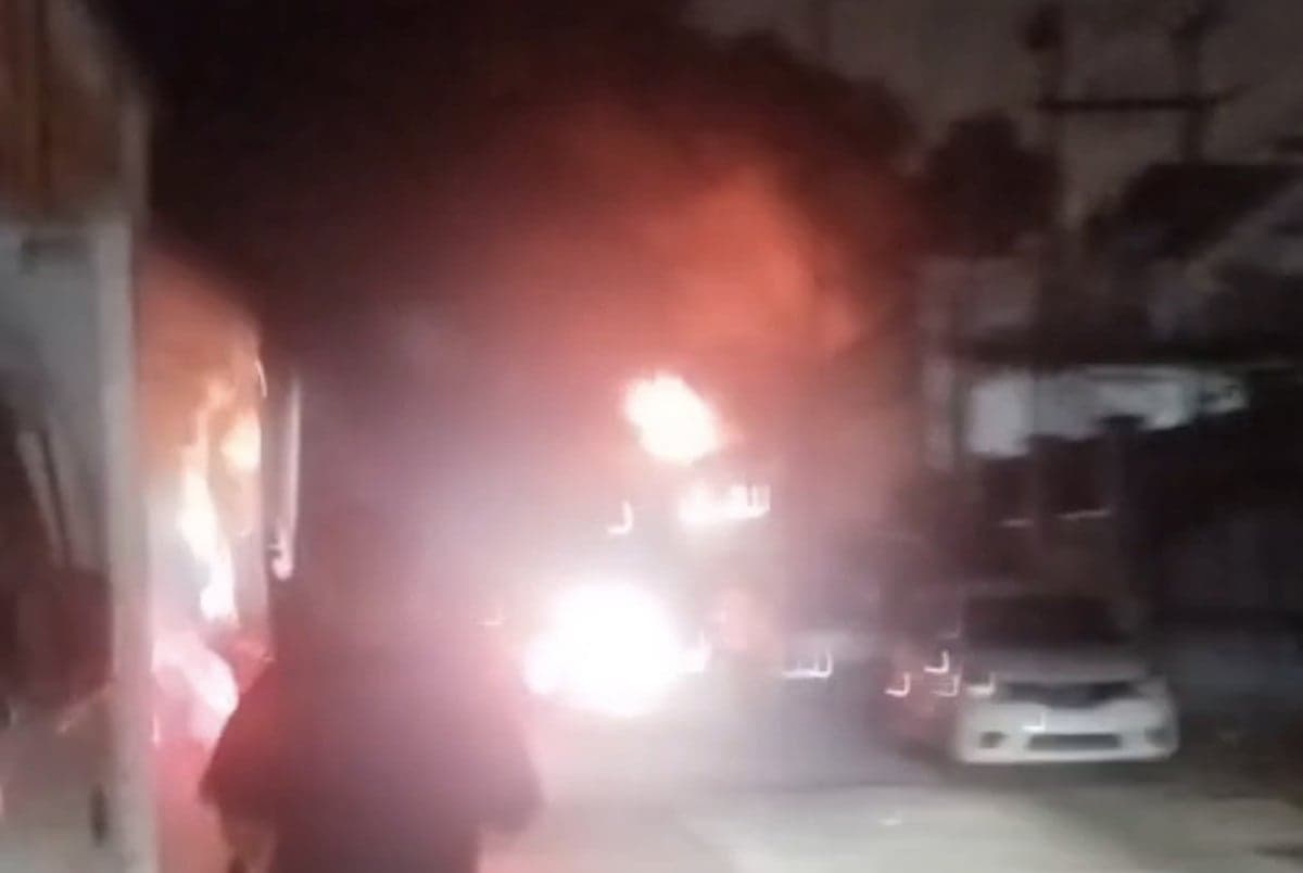 Pergudangan Miami di Kalideres Kebakaran, 20 Unit Mobil Damkar Dikerahkan Pergudangan Miami di Kalideres Kebakaran, 20 Unit Mobil Damkar Dikerahkan