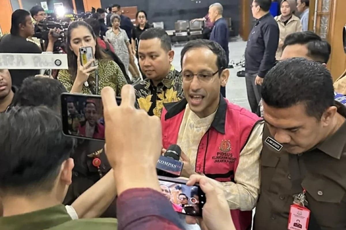 Kasus Chromebook Rugikan Negara Rp5,2 Triliun, Hakim: Ada Mark Up Rp4 Juta per Unit Kasus Chromebook Rugikan Negara Rp5,2 Triliun, Hakim: Ada Mark Up Rp4 Juta per Unit