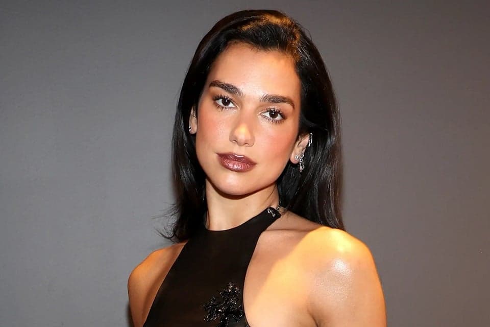 Dua Lipa Gugat Samsung Rp260 Miliar Gara-gara Foto Dipakai di Kardus TV Tanpa Izin Dua Lipa Gugat Samsung Rp260 Miliar Gara-gara Foto Dipakai di Kardus TV Tanpa Izin