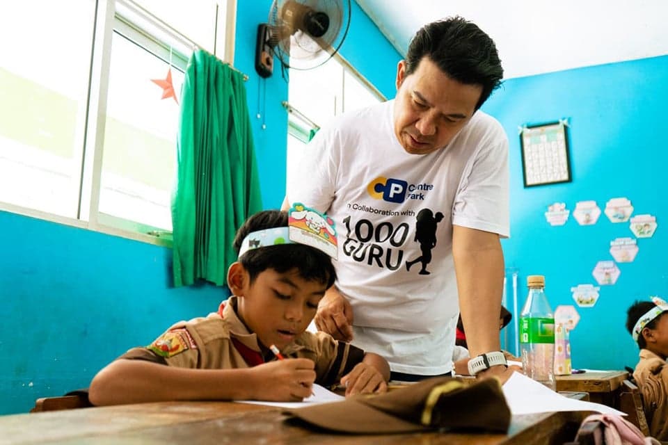 EduCARE Journey: Saat CEO Turun Langsung ke Kelas untuk Anak-anak Indonesia EduCARE Journey: Saat CEO Turun Langsung ke Kelas untuk Anak-anak Indonesia