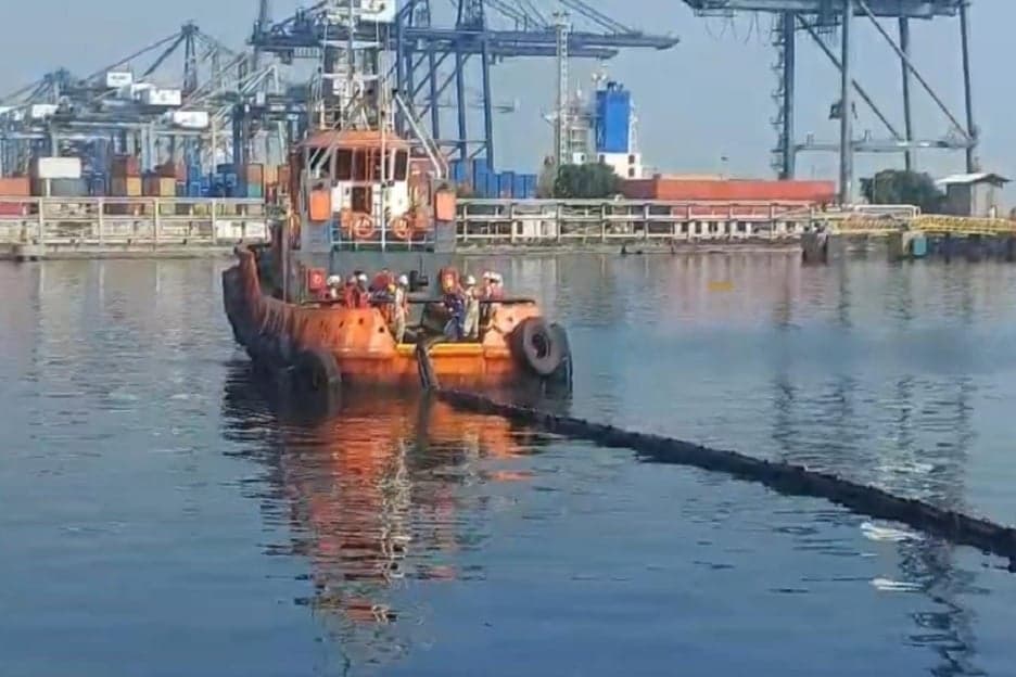 KSOP Tanjung Priok Inisiasi Simulasi Penanganan Tumpahan Minyak Terintegrasi Pertama di Indonesia KSOP Tanjung Priok Inisiasi Simulasi Penanganan Tumpahan Minyak Terintegrasi Pertama di Indonesia