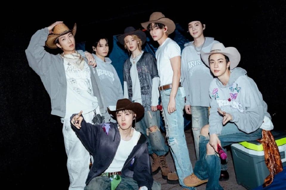 Tur Dunia BTS di Meksiko Diserbu 150 ARMY, Konser Diprediksi Hasilkan Rp1,7 Triliun Tur Dunia BTS di Meksiko Diserbu 150 ARMY, Konser Diprediksi Hasilkan Rp1,7 Triliun