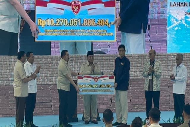 Disaksikan Prabowo, Jaksa Agung Serahkan Rp10,2 Triliun ke Menkeu Disaksikan Prabowo, Jaksa Agung Serahkan Rp10,2 Triliun ke Menkeu