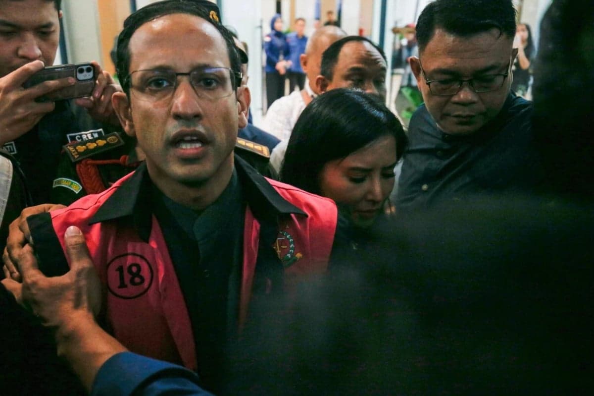 Nadiem Dituntut 18 Tahun Penjara dan Bayar Uang Pengganti Rp5,6 T di Kasus Dugaan Korupsi Chromebook Nadiem Dituntut 18 Tahun Penjara dan Bayar Uang Pengganti Rp5,6 T di Kasus Dugaan Korupsi Chromebook