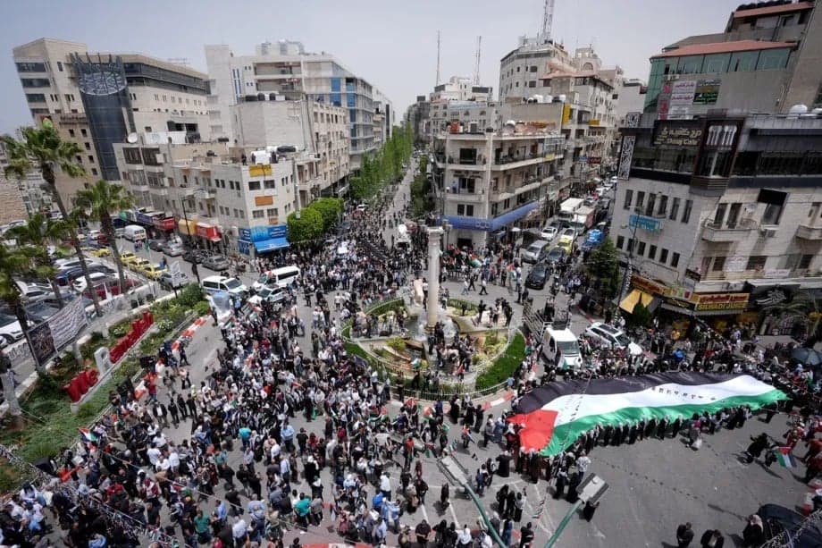 Populasi Palestina di Seluruh Dunia Capai 15,5 Juta, Setengahnya Tinggal di Tanah Bersejarah Populasi Palestina di Seluruh Dunia Capai 15,5 Juta, Setengahnya Tinggal di Tanah Bersejarah