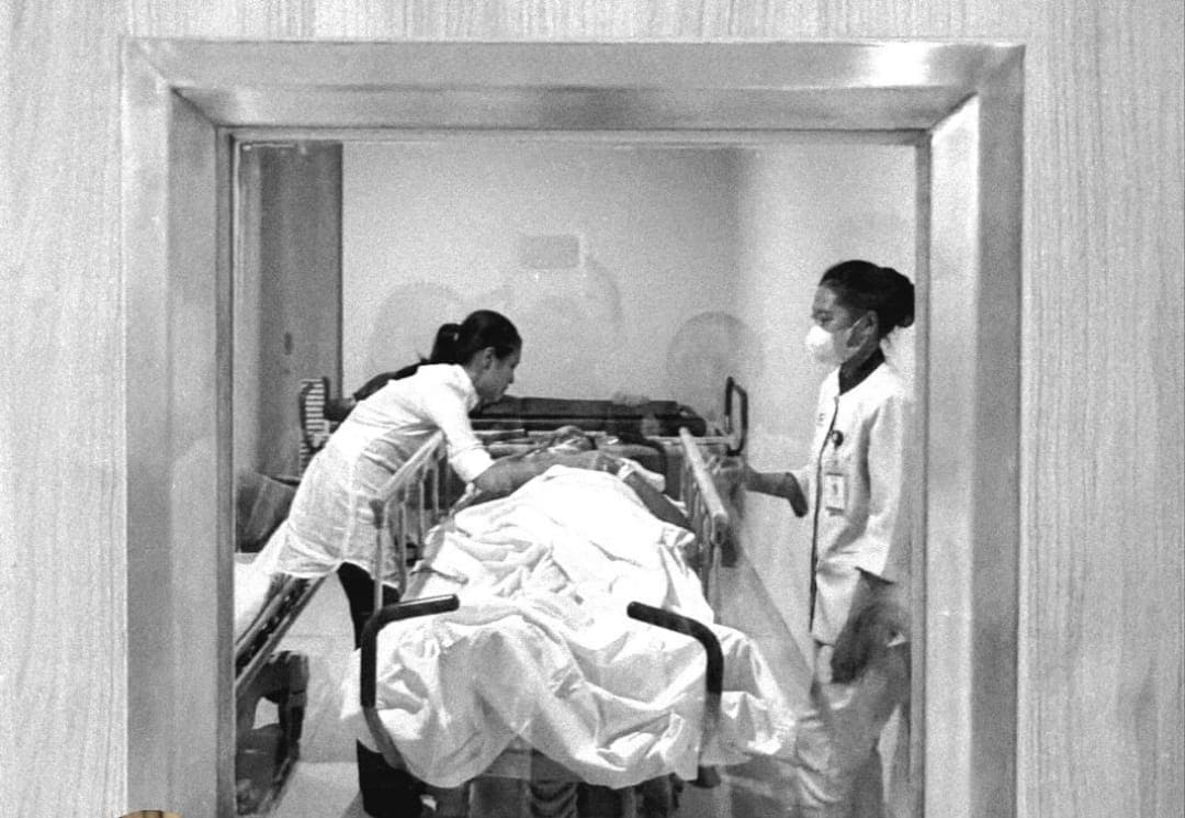 Nadiem Jalani Operasi seusai Dituntut 18 Tahun Penjara, Istri Setia Menemani Nadiem Jalani Operasi seusai Dituntut 18 Tahun Penjara, Istri Setia Menemani
