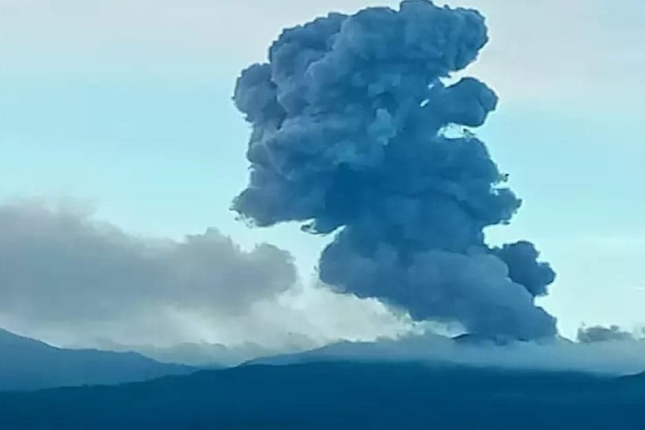 Gunung Dukono Meletus Lagi, Warga Diminta Jauhi Kawah Malupang Warirang Gunung Dukono Meletus Lagi, Warga Diminta Jauhi Kawah Malupang Warirang