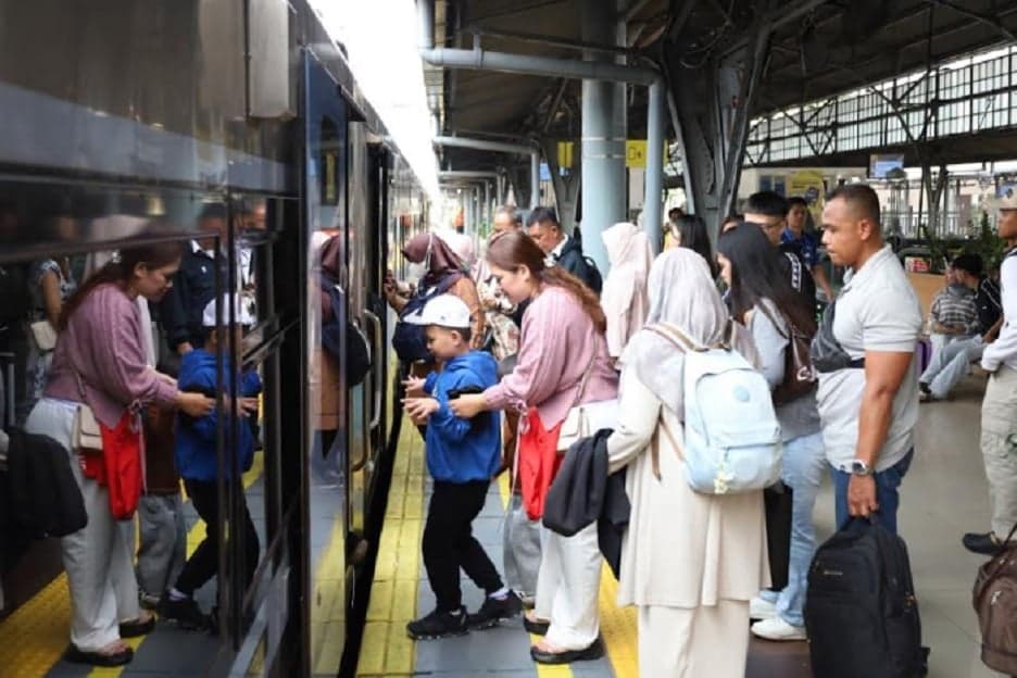 Libur Kenaikan Yesus Kristus, Penumpang Kereta Api Membeludak Tembus 196.302 Orang Libur Kenaikan Yesus Kristus, Penumpang Kereta Api Membeludak Tembus 196.302 Orang