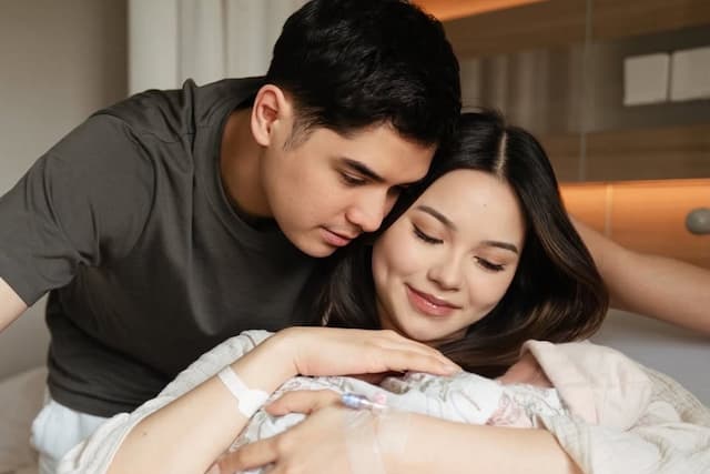 Al Ghazali dan Alyssa Daguise Kompak Tak Pakai Baby Sitter untuk Anak Pertamanya Al Ghazali dan Alyssa Daguise Kompak Tak Pakai Baby Sitter untuk Anak Pertamanya