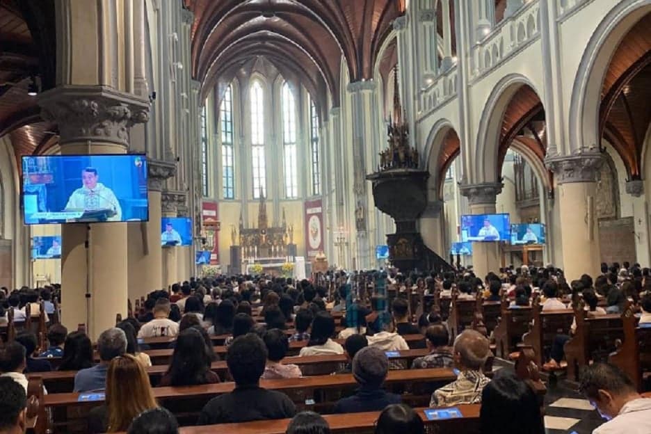 Misa Kenaikan Yesus Kristus di Gereja Katedral Berlangsung Khidmat Misa Kenaikan Yesus Kristus di Gereja Katedral Berlangsung Khidmat