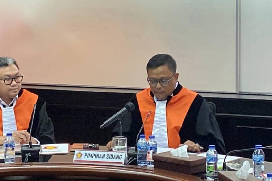 Ketua DPRD Kepri Naik Moge Tanpa Helm dan SIM, Majelis Kehormatan Gerindra Beri Teguran Tertulis Ketua DPRD Kepri Naik Moge Tanpa Helm dan SIM, Majelis Kehormatan Gerindra Beri Teguran Tertulis