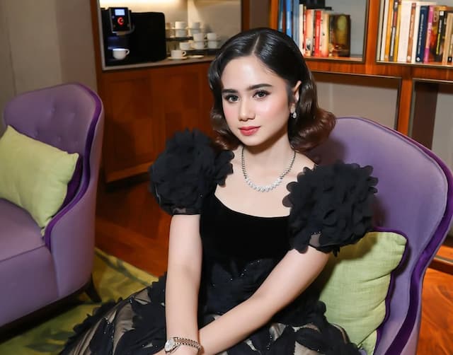 Tissa Biani Sakit? Unggah Foto Tangan Terpasang Infusan Tissa Biani Sakit? Unggah Foto Tangan Terpasang Infusan