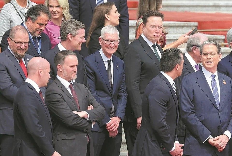 Apa yang Dilakukan Elon Musk dan Tim Cook saat Menemani Trump ke China? Apa yang Dilakukan Elon Musk dan Tim Cook saat Menemani Trump ke China?