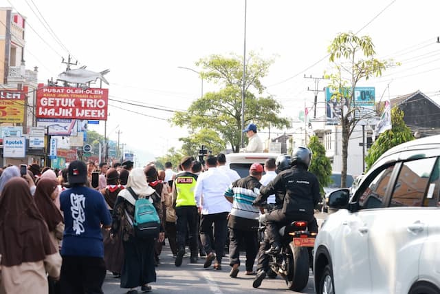 Prabowo Minta Pindad Buat Mobil Khusus Presiden untuk Sapa Warga Prabowo Minta Pindad Buat Mobil Khusus Presiden untuk Sapa Warga
