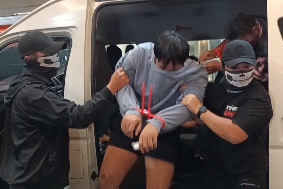 Bongkar Sindikat Narkoba Gang Langgar Beromzet Rp200 Juta per Hari, 13 Orang Ditangkap Bongkar Sindikat Narkoba Gang Langgar Beromzet Rp200 Juta per Hari, 13 Orang Ditangkap