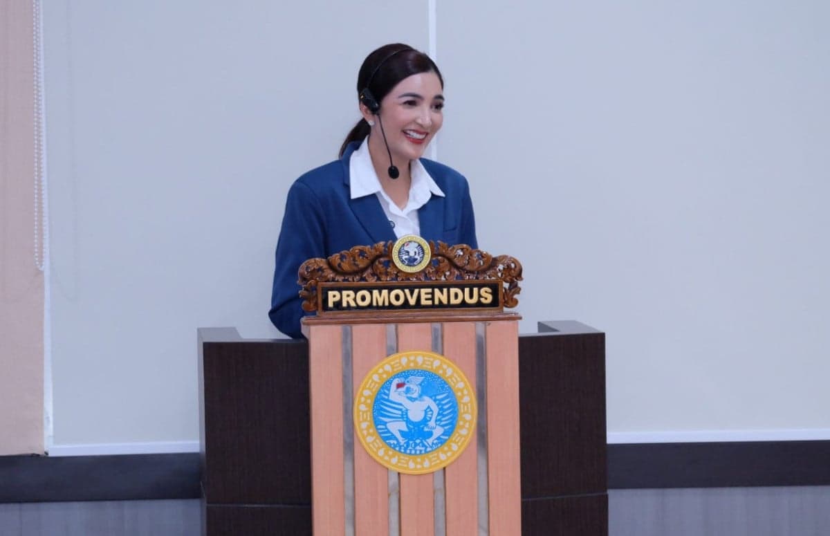 Ashanty Lulus S3 di Unair, Bahas Strategi Musisi Senior Bertahan di Era Digital Ashanty Lulus S3 di Unair, Bahas Strategi Musisi Senior Bertahan di Era Digital