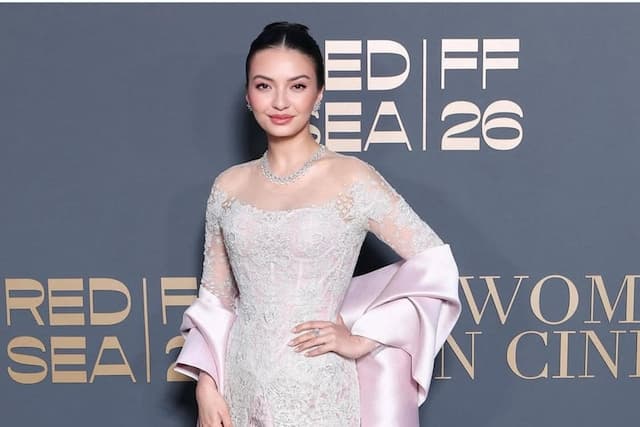 Raline Shah Tampil Stunning di Cannes Film Festival 2026 dengan Kebaya Modern Raline Shah Tampil Stunning di Cannes Film Festival 2026 dengan Kebaya Modern