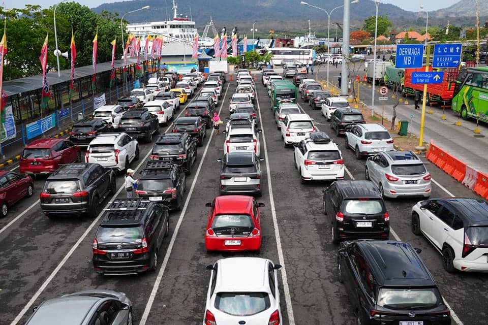 Trafik Ramai di Long Weekend Kenaikan Yesus Kristus, Ferry Kini Jadi Moda Utama Pilihan Masyarakat Trafik Ramai di Long Weekend Kenaikan Yesus Kristus, Ferry Kini Jadi Moda Utama Pilihan Masyarakat