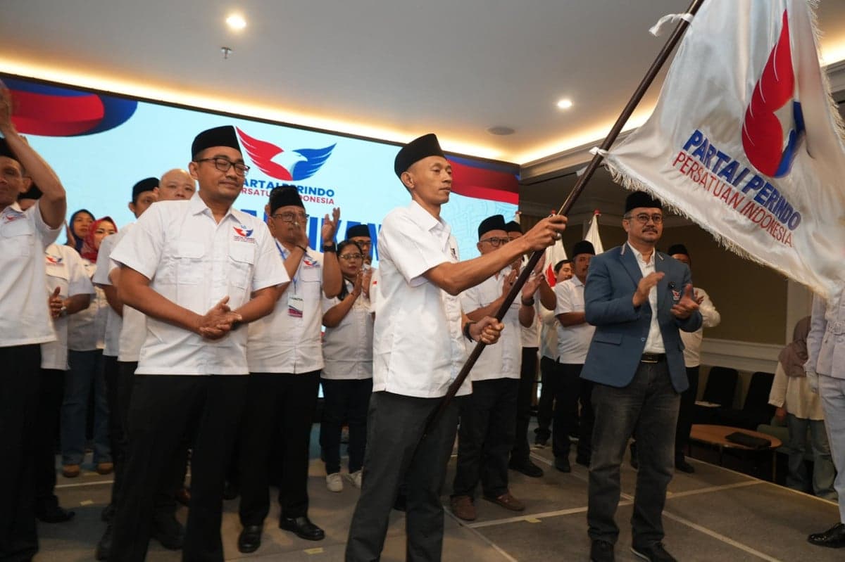 Bidik Basis Santri Jawa Timur, Partai Perindo Resmi Lantik Cak Jaz sebagai Ketua DPW Bidik Basis Santri Jawa Timur, Partai Perindo Resmi Lantik Cak Jaz sebagai Ketua DPW