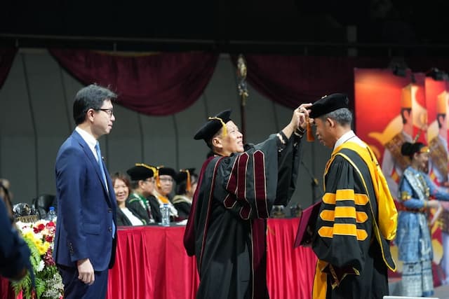 Wisuda Untar Angkat Semangat Generasi Unggul, Berkarakter, dan Bebas Narkoba Wisuda Untar Angkat Semangat Generasi Unggul, Berkarakter, dan Bebas Narkoba