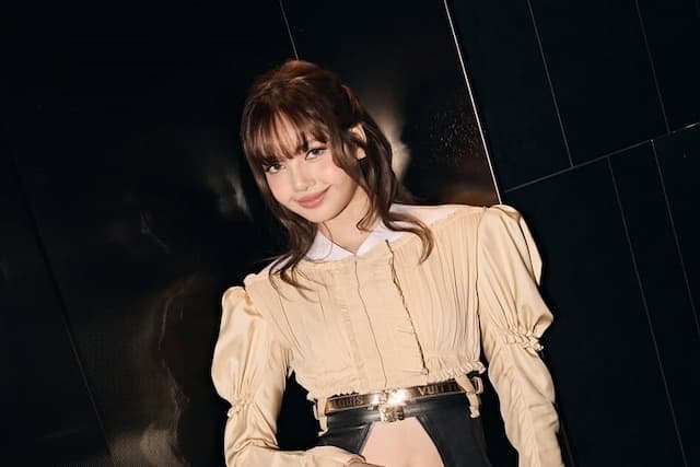 Punya Penghasilan Fantastis, Lisa BLACKPINK Kedapatan Pakai Gelas Daiso Rp20 Ribuan Punya Penghasilan Fantastis, Lisa BLACKPINK Kedapatan Pakai Gelas Daiso Rp20 Ribuan
