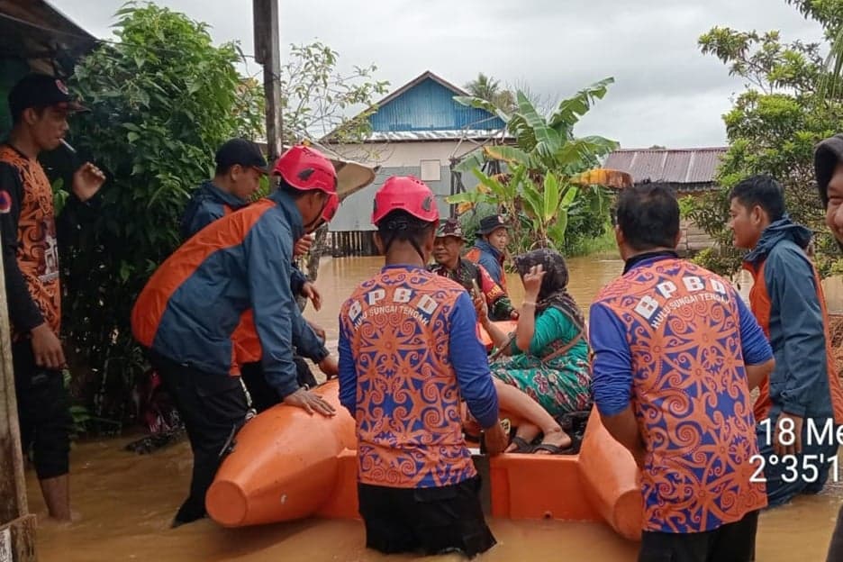 Banjir Terjang Sejumlah Daerah di Indonesia, Ribuan Warga Terdampak Banjir Terjang Sejumlah Daerah di Indonesia, Ribuan Warga Terdampak
