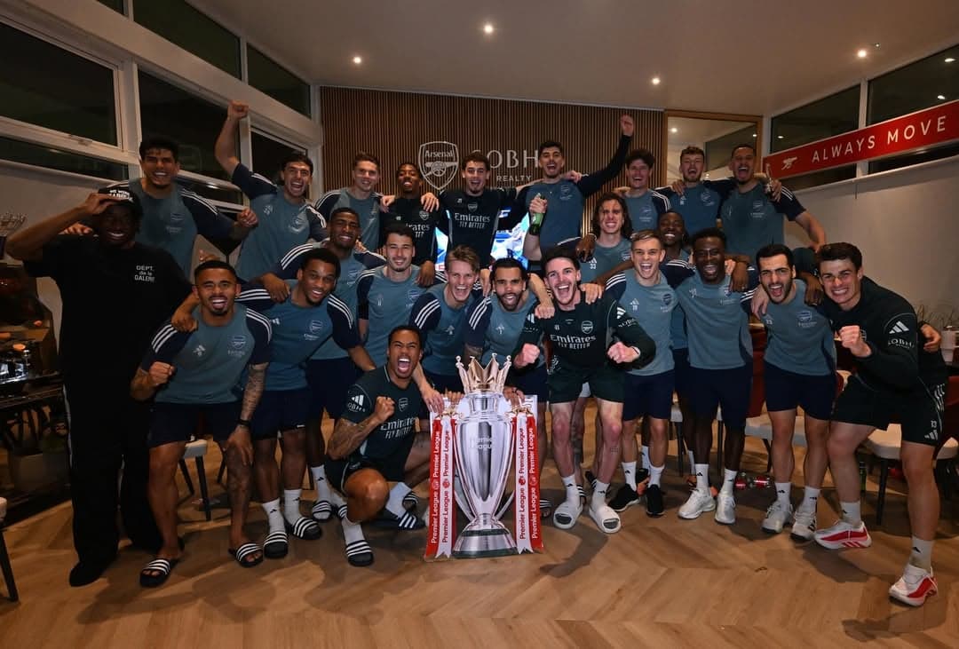 Arsenal Akhirnya Juara Liga Inggris, Penantian 22 Tahun Berakhir Arsenal Akhirnya Juara Liga Inggris, Penantian 22 Tahun Berakhir