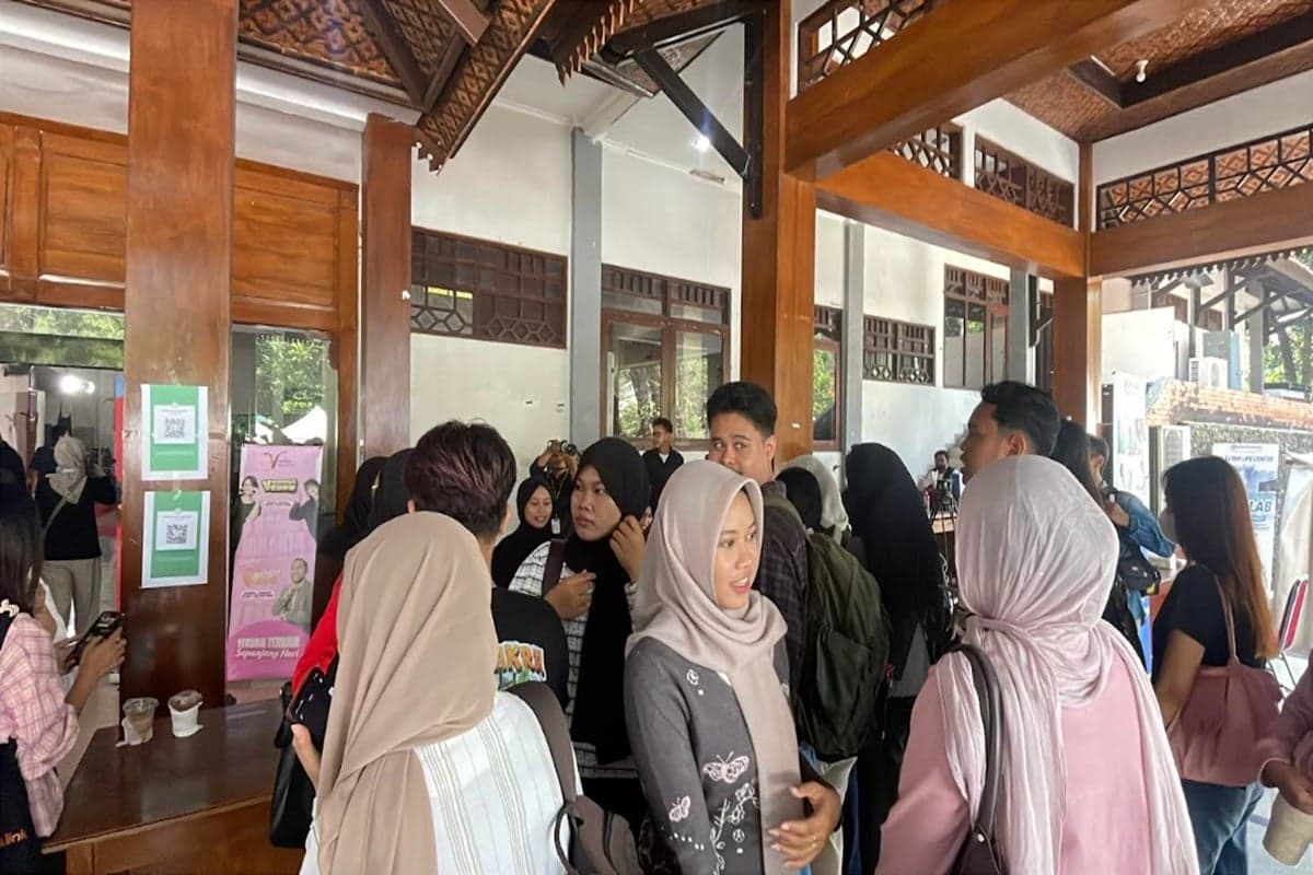 Mahasiswa UNS Diajak Pahami Penyebab Rupiah Melemah dan Dolar Naik di ICC 2026 Mahasiswa UNS Diajak Pahami Penyebab Rupiah Melemah dan Dolar Naik di ICC 2026