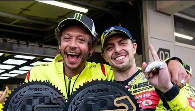 Rossi Bujuk Fabio Di Giannantonio Bertahan di VR46 usai Juara MotoGP Catalunya Rossi Bujuk Fabio Di Giannantonio Bertahan di VR46 usai Juara MotoGP Catalunya