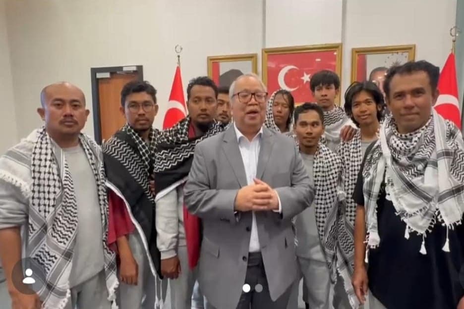 2 WNI Akui Dapat Kekerasan Fisik saat Ditahan Israel, Diinjak, Ditendang, hingga Disetrum 2 WNI Akui Dapat Kekerasan Fisik saat Ditahan Israel, Diinjak, Ditendang, hingga Disetrum