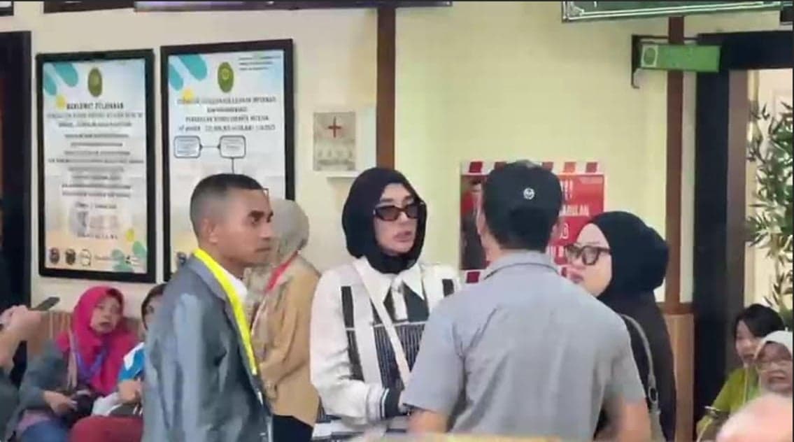 Clara Shinta Bongkar Isi Perjanjian Pranikah, Larang Suami Chat Wanita Lain Clara Shinta Bongkar Isi Perjanjian Pranikah, Larang Suami Chat Wanita Lain