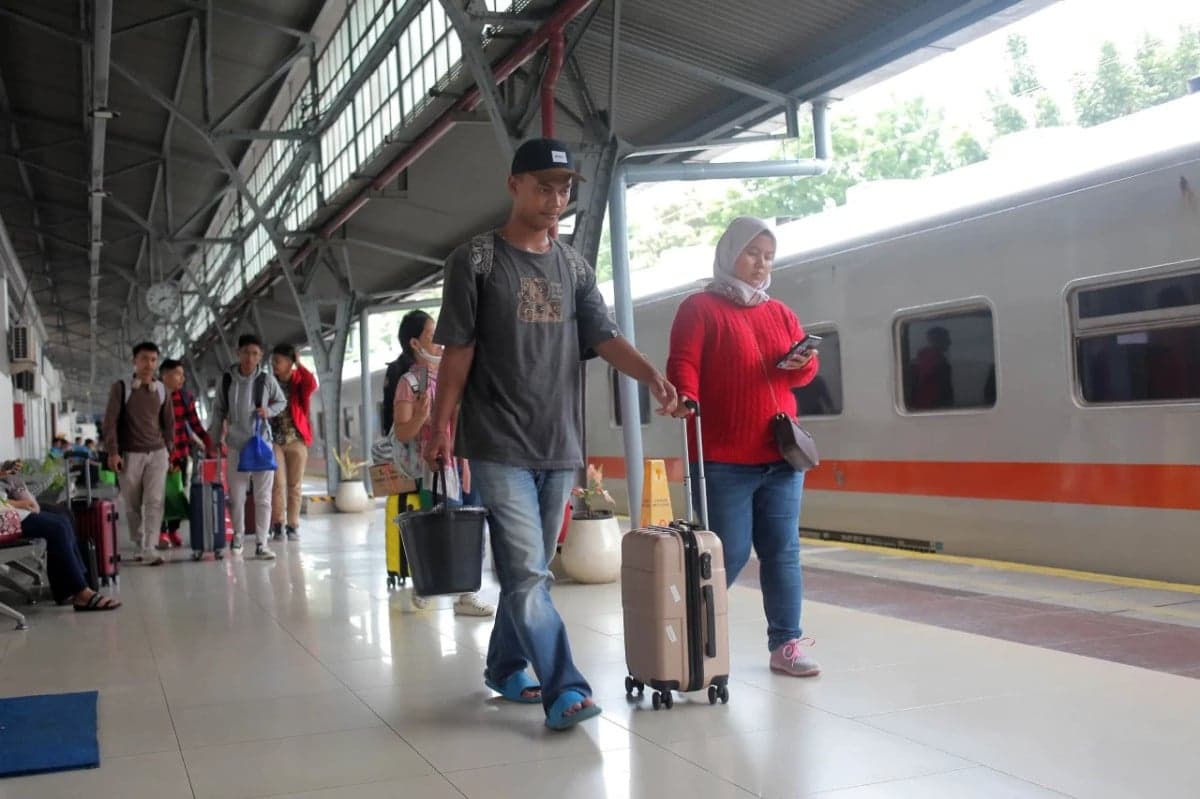 KA Jaka Tingkir dan KA Serayu Anjlok di Stasiun Pasar Senen, 6 Perjalanan Kereta Terlambat KA Jaka Tingkir dan KA Serayu Anjlok di Stasiun Pasar Senen, 6 Perjalanan Kereta Terlambat